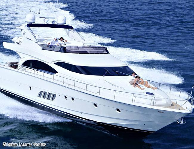 croisiere-de-luxe--bateau-vedette-moteur-navigation